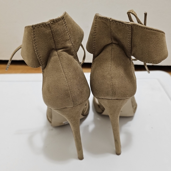 NEW LOOK BEIGE/TAN HEELS - Picture 4 of 4